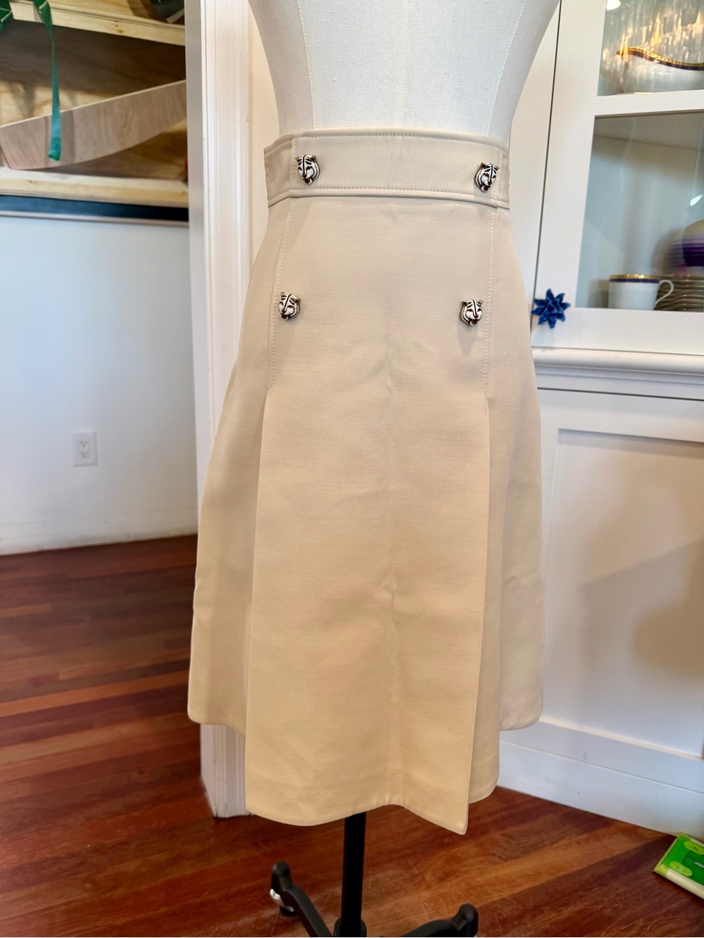 Gucci Beige Midi Skirt with Tiger Buttons - Picture 3 of 9